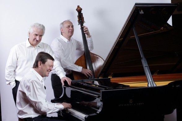 Raksta attēls - Baltic Jazz Trio muzicē Otavā