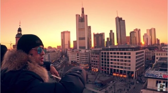 Raksta attēls - Rassell publisko Frankfurtē filmēto videoklipu