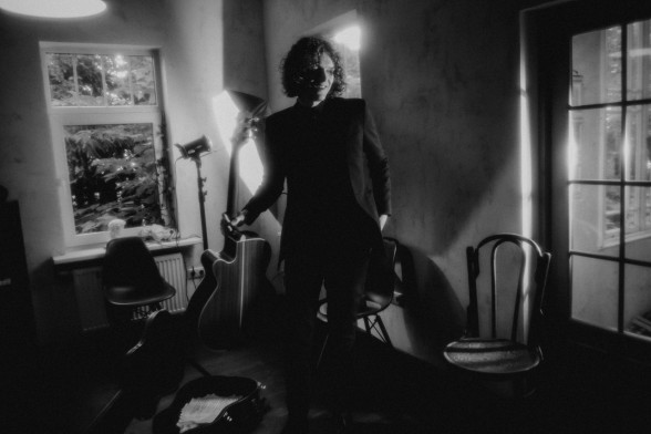 Raksta attēls - Kristiāns Laizāns piesaka sevi ar jaunu skatuves vārdu “Red Lung” un izdod dziesmu “Baby Lightning”
