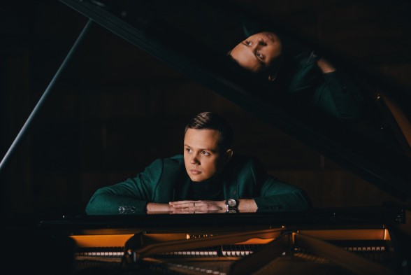 Raksta attēls - Komponists Jānis Ķirsis ieskaņo savu pirmo soloalbumu