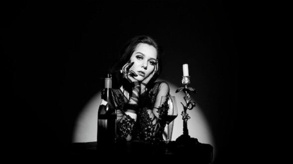 Raksta attēls - Dziedātājai Karlīnai jauna dziesma un video “Kā es gribētu”