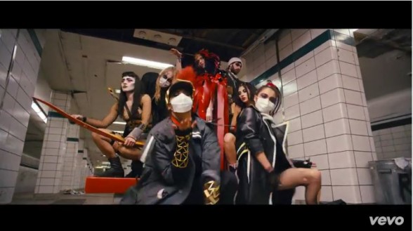 Raksta attēls - Grimes “Kill V Maim” video sarīko vampīru ballīti