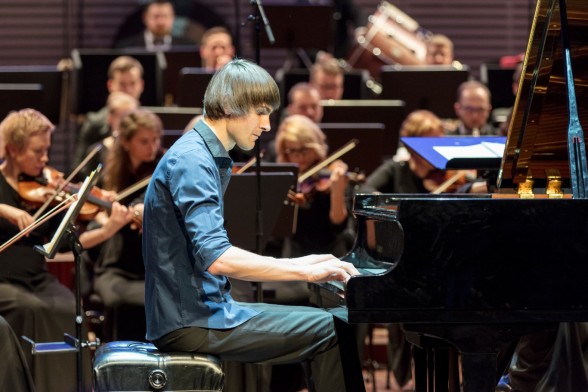 Raksta attēls - Liepājas Simfoniskais orķestris kopā ar Vestardu Šimku dodas Latvijas tūrē
