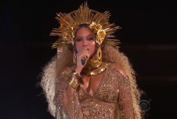 Raksta attēls - VIDEO: Beyonce žilbina publiku debešķīgā priekšnesumā 