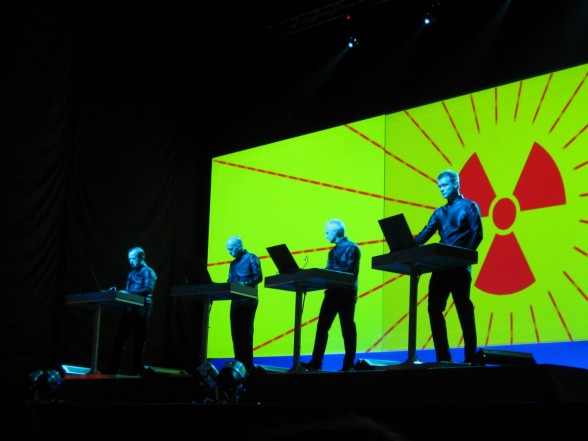 Raksta attēls - Rīgā ar 3D šovu atgriežas elektroniskās mūzikas pionieri "Kraftwerk"