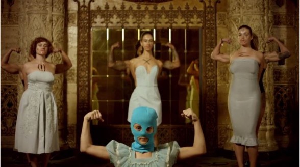 Raksta attēls -  "Pussy Riot" radījušas jaunu provokatīvu videoklipu par politikā aktuālo