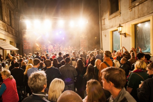 Raksta attēls - Peldu ielas folkfestivālu ieskandinās Raimonds Tiguls, Auļi un Tautumeitas